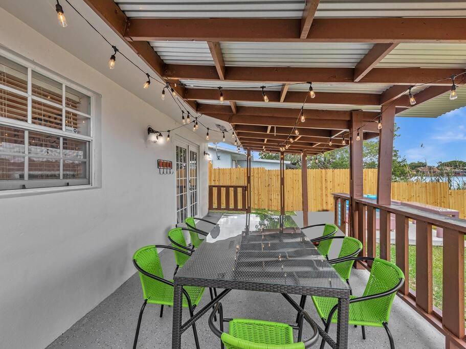 Supervilla - Lakefront - Sunsets, Kayaks, Grill Fort Lauderdale Exterior photo