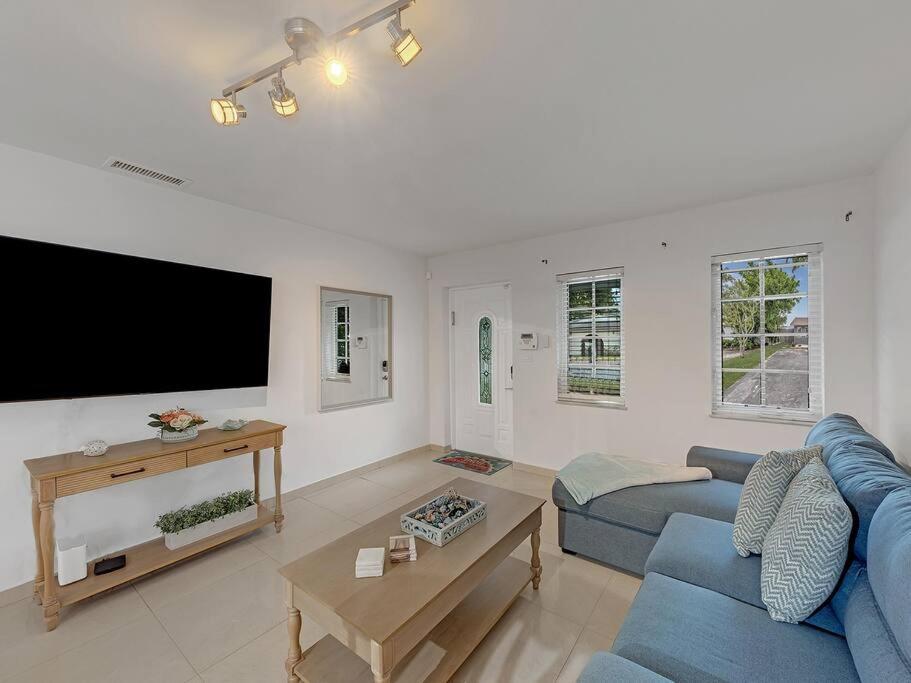 Supervilla - Lakefront - Sunsets, Kayaks, Grill Fort Lauderdale Exterior photo